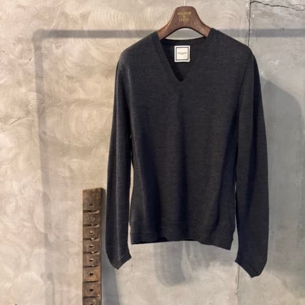 우영미 브이넥 니트