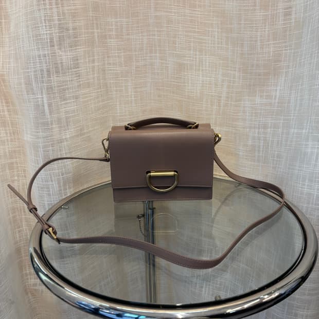 정품 마리아꾸르끼 가죽 크로스백    