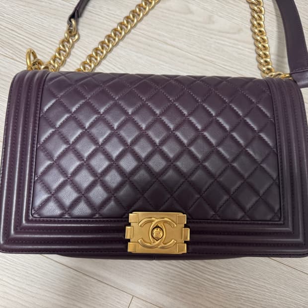 샤넬 램스킨 보이백 미디엄 퍼플색상