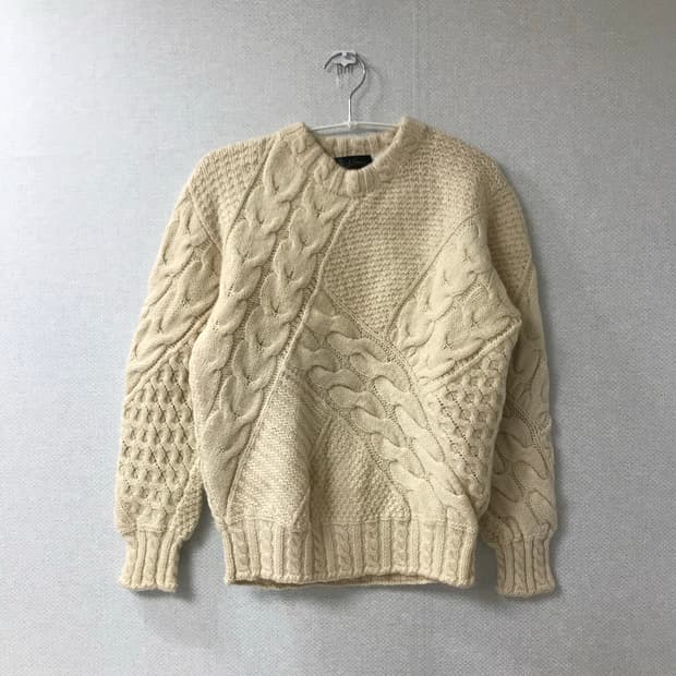 Island shower knit 라운드 케이블 니트