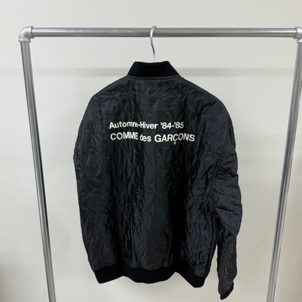 꼼데가르송 CDG 백 로고 84-85 퀄팅 자켓 블랙