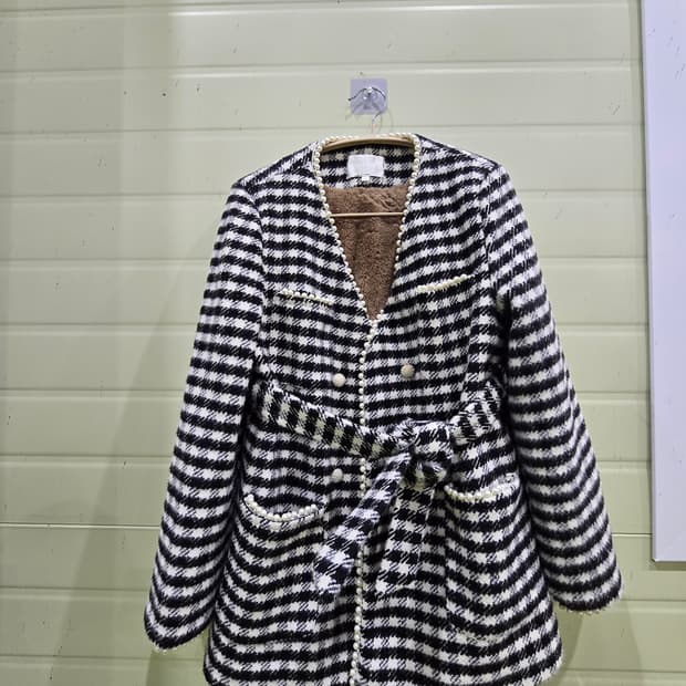 하운드투스 패턴의 코트