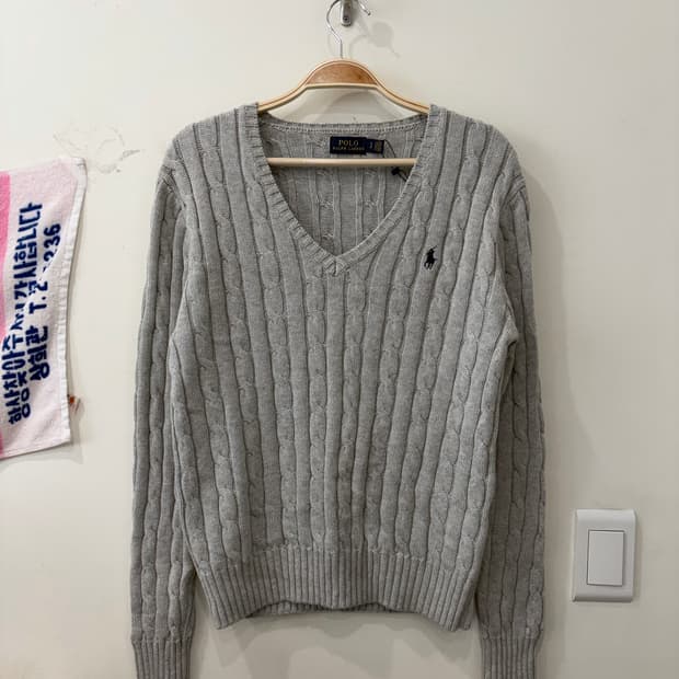 243. 폴로 꽈배기 브이넥 니트