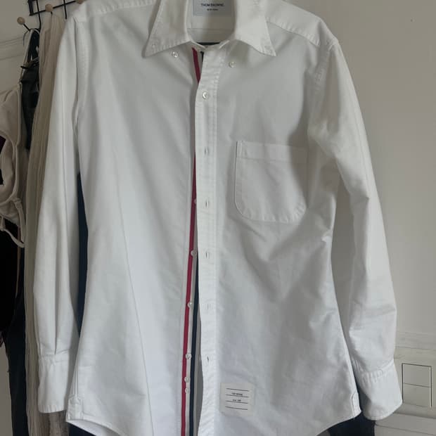 톰브라운 셔츠 2사이즈