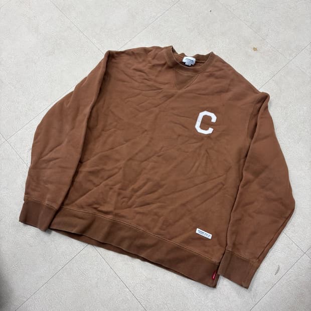 커버낫 스몰로고 브라운 맨투맨