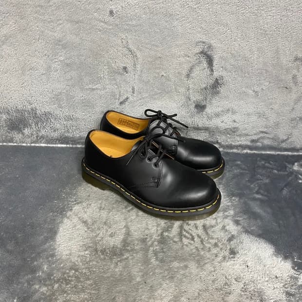 닥터마틴 1461 스무스 230 새상품