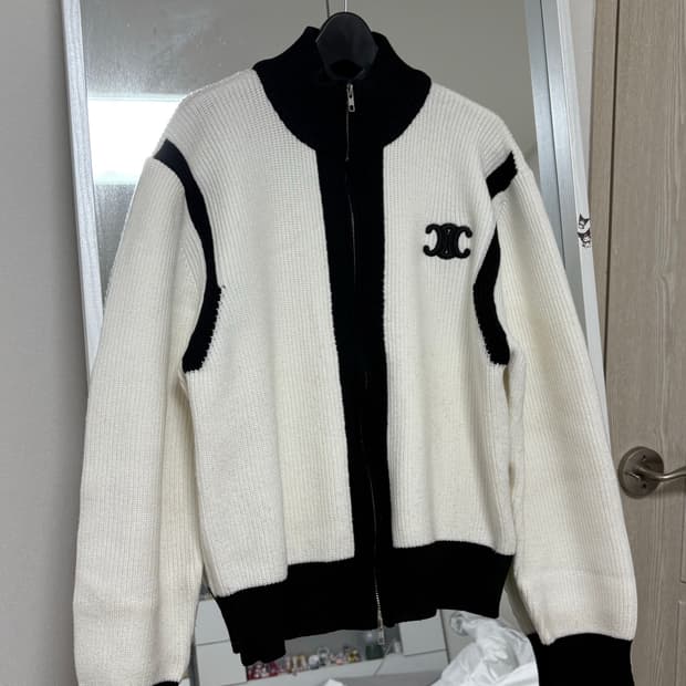 셀린느 트리오페 로고 자수 니트 집업