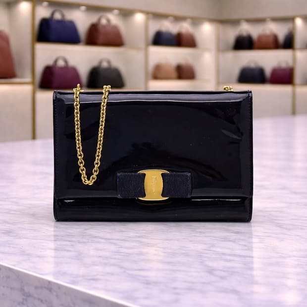 [A급] 페라가모 바라 지니 페이턴트 숄더백 판매합니다!!!