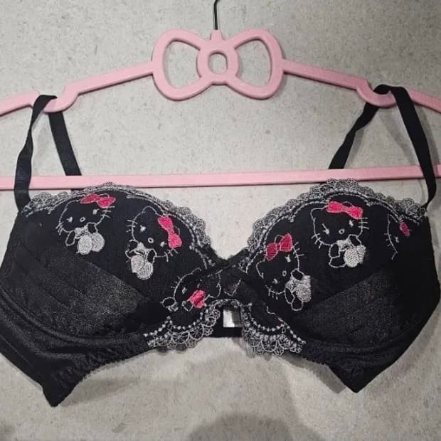 일본)헬로키티 자수 브라 블랙 핑크포인트 S
