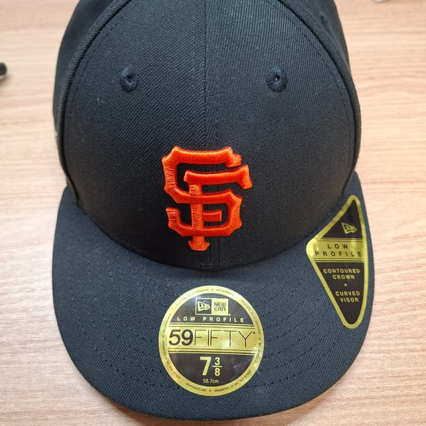 뉴에라 59FIFTY 검정색 모자 7 3/8