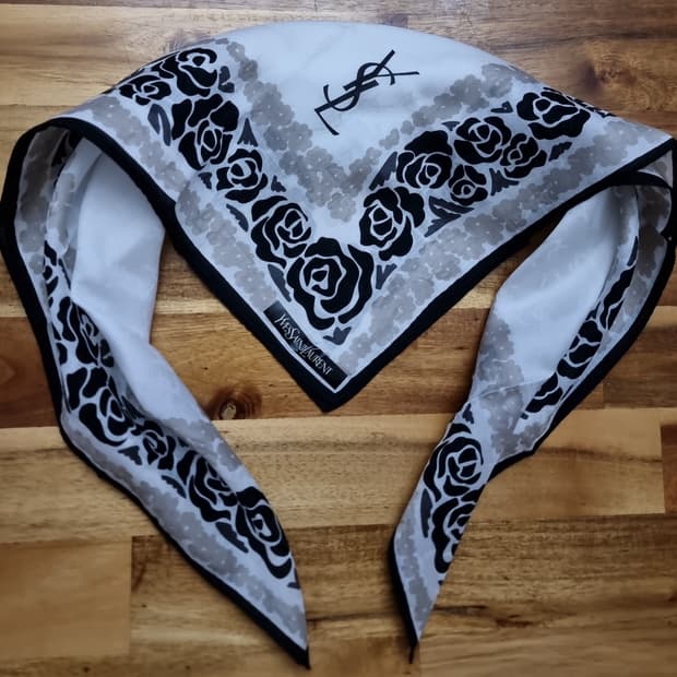 입생로랑YSL 로즈 보더  반다나/손수건/스카프