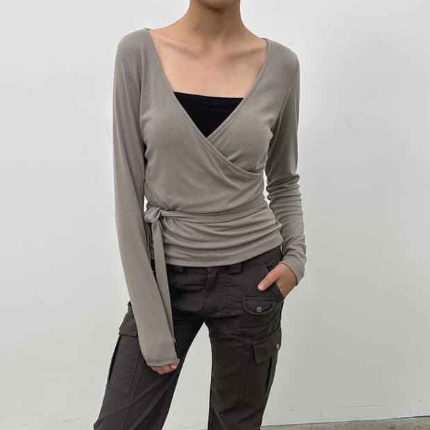 블랙업 브이넥 랩 긴팔티