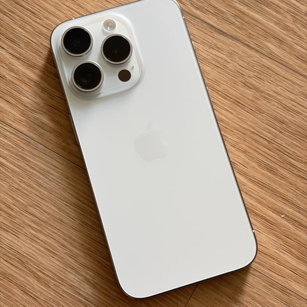 아이폰 15프로 256 화이트 정상해지 
