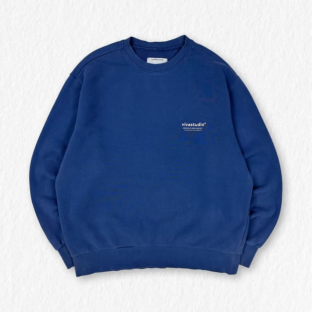 비바스튜디오 백로고 맨투맨 블루