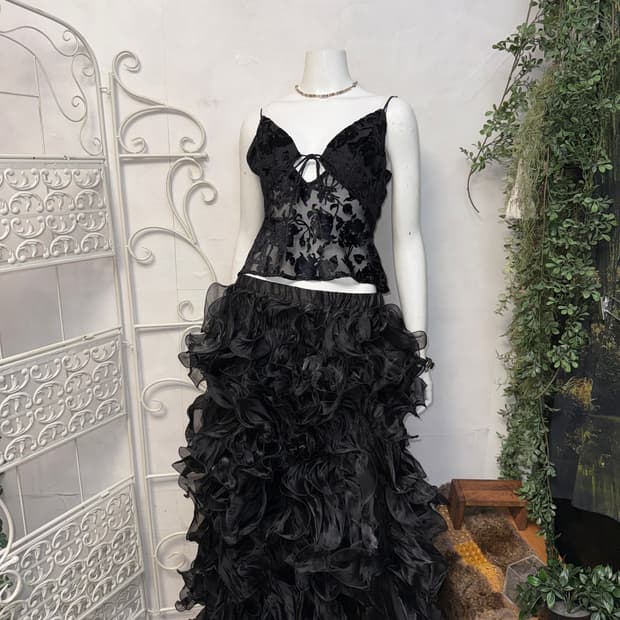 Abercrombie black oriental sleeveless