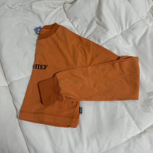 미스치프 크롭 긴팔티