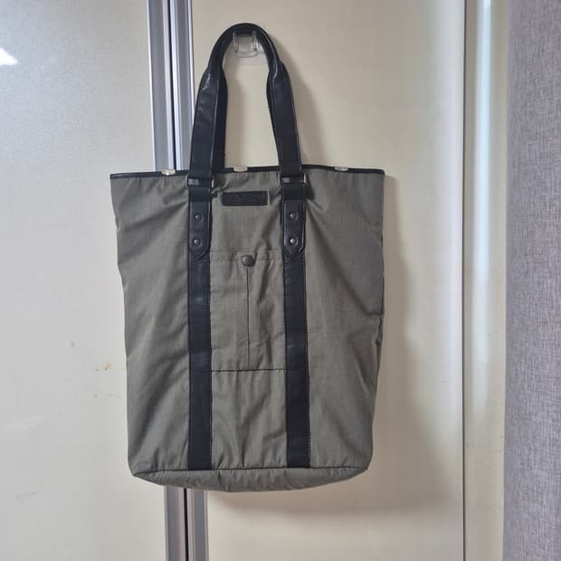 래그앤본(Rag & Bone) 토트백입니다.
단시간 착용하고 보관만 해서