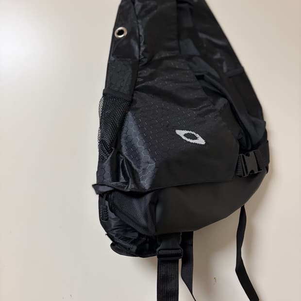 Oakley 메신저백팩