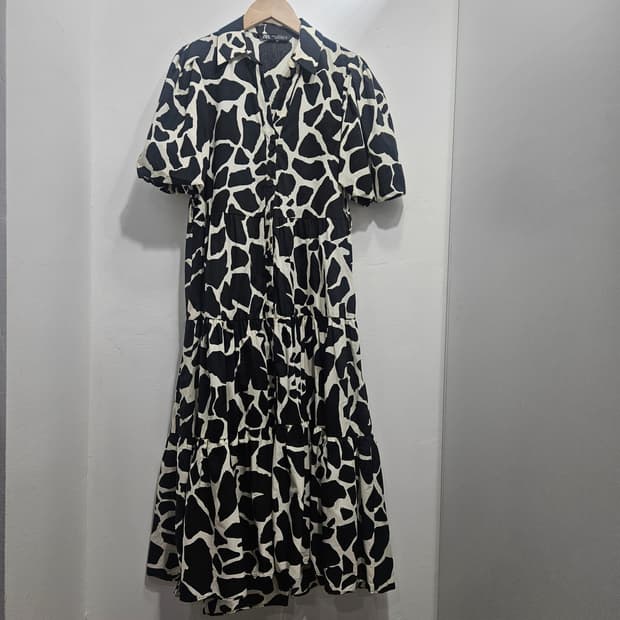 자라(ZARA) 퍼프소매 앞면 단추여밈 롱원피스