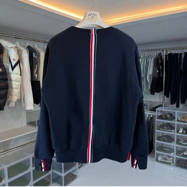 [리오브전포점] 톰브라운 백삼선 스프라이트 맨투맨 3