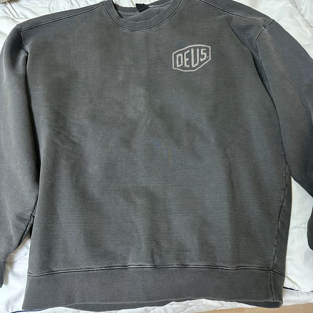 데우스 스웻 데우스 맨투맨 차콜 L