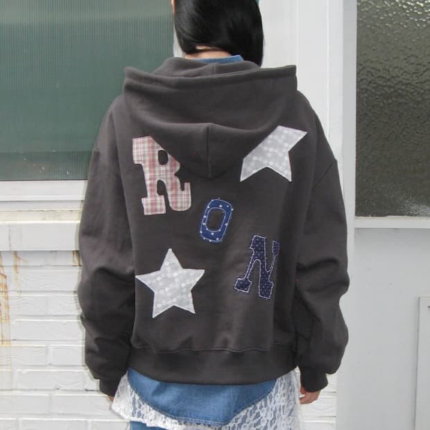 론론 패치 후드집업 차콜