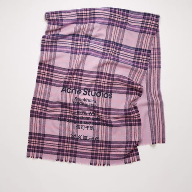 아크네 스튜디오 타탄 체크 울 로고 머플러 퍼플