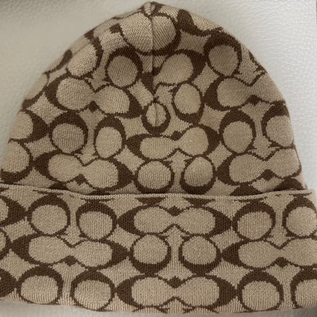 코치 시그니처 패턴 비니