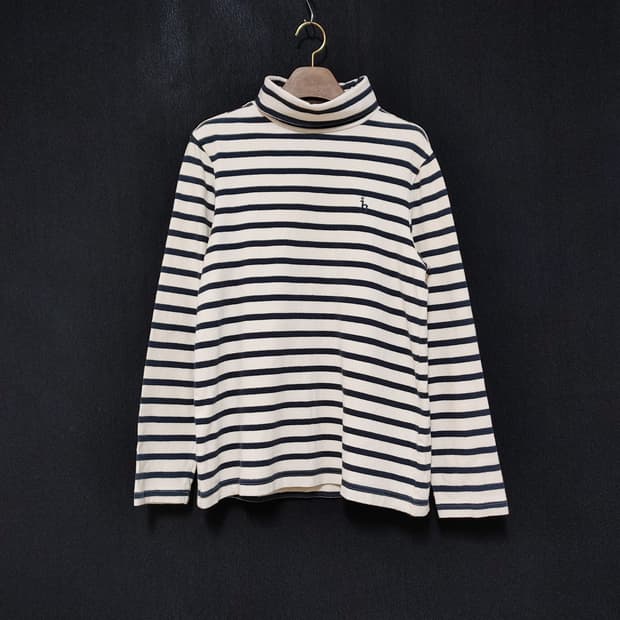 HAZZYS 헤지스 단가라디자인 목티(터틀넥)