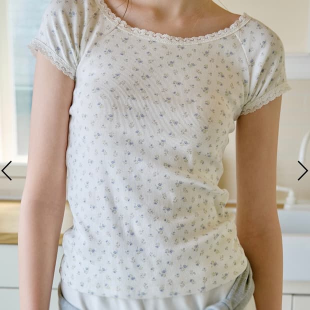 레터프롬문 Mati Flower Lace T-Shirt