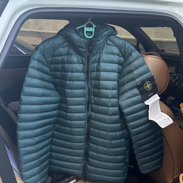 스톤아일랜드 룸우븐 패커블 M사이즈 경량패딩 새상품 판매