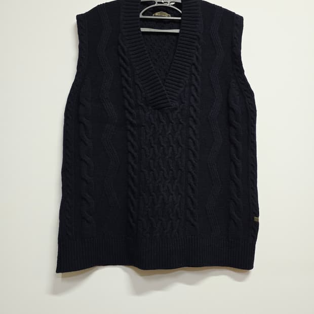 thurthday island 케이블 니트 조끼 네이비