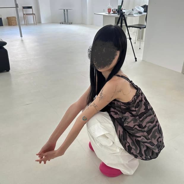 [사토미 라디오] camo flared sleeveless top