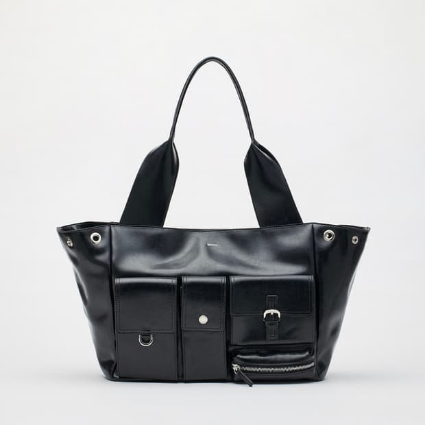 마뗑킴의 킴마틴 멀티포켓 레더 쇼퍼백