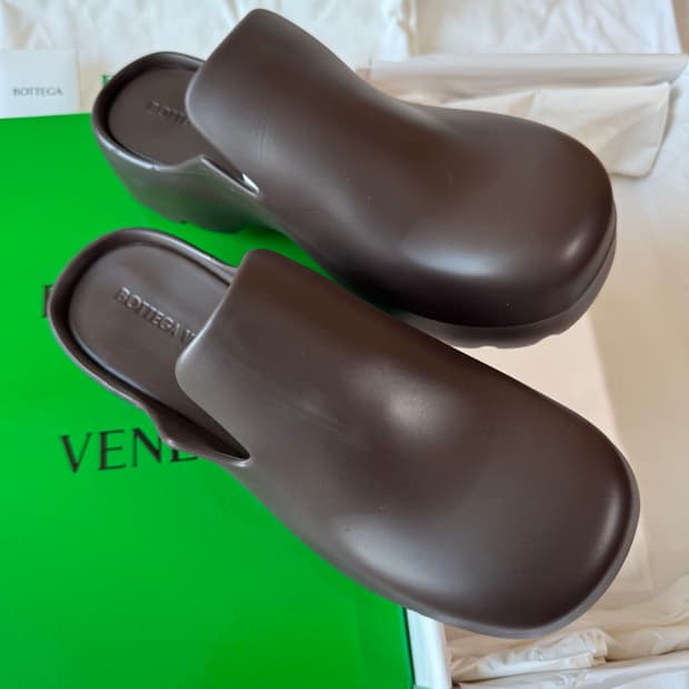 보테가베네타 클로그 폰단트 44사이즈