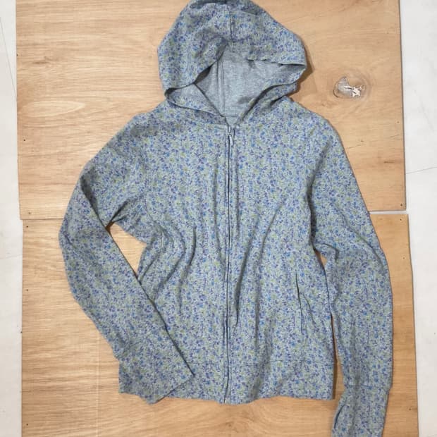 UNIQLO _thumbhole floral hoodie