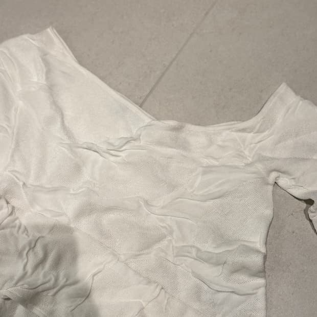 자라 원숄더 러플 슬리브리스