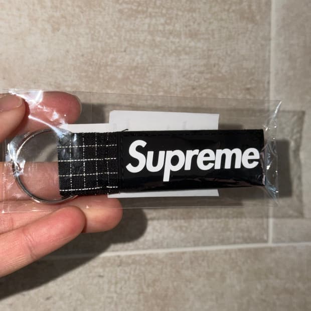 슈프림 립스탑 키체인 블랙 - 24SS