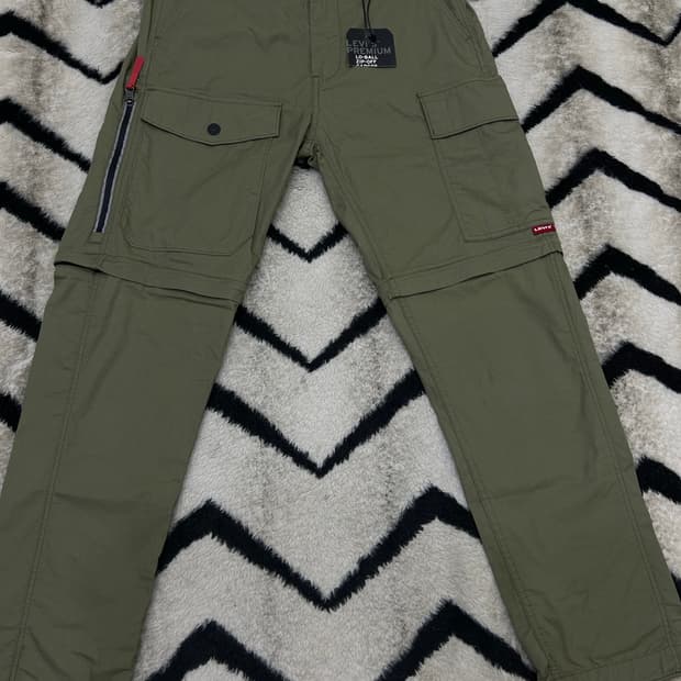 [32]리바이스 프리미엄 반바지 겸용 나일론 카고 팬츠/카키올리브