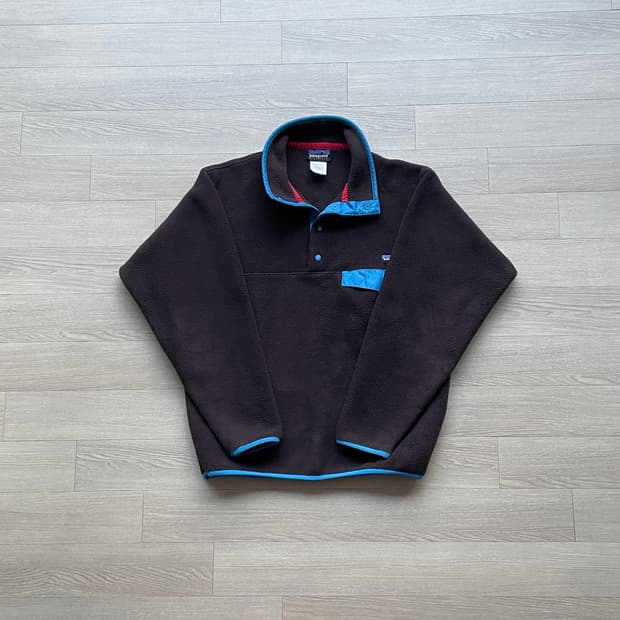 파타고니아 신칠라 브라운 플럼 잔나비 최정훈 착용