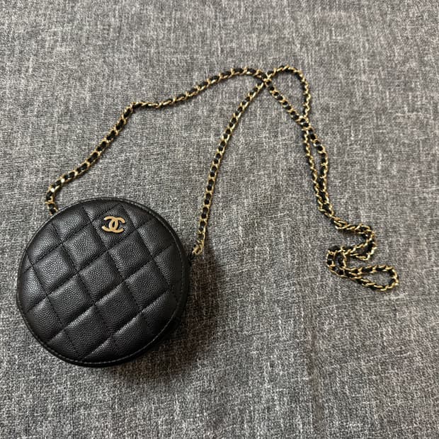 샤넬 동그리 블랙 캐비어 샴페인골드 미니 크로스백