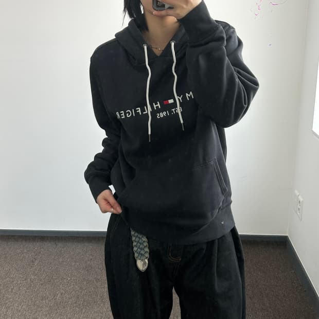 Tommy Gilfiger 스펠아웃로고 블랙 후드티