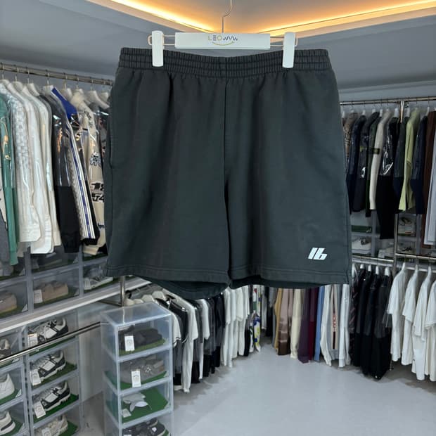 발렌시아가 로고 코튼 스웨트 하프팬츠 (Black / Size M)