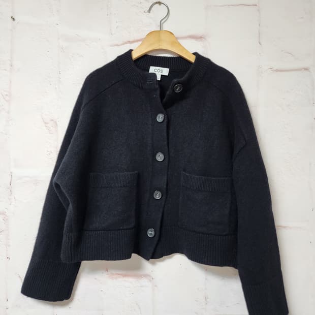 COS 울 크롭 가디건