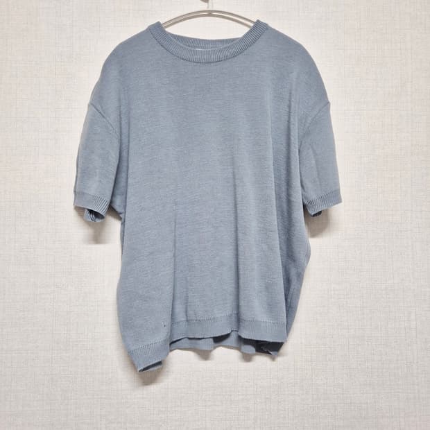 하늘색 반팔 니트 티셔츠