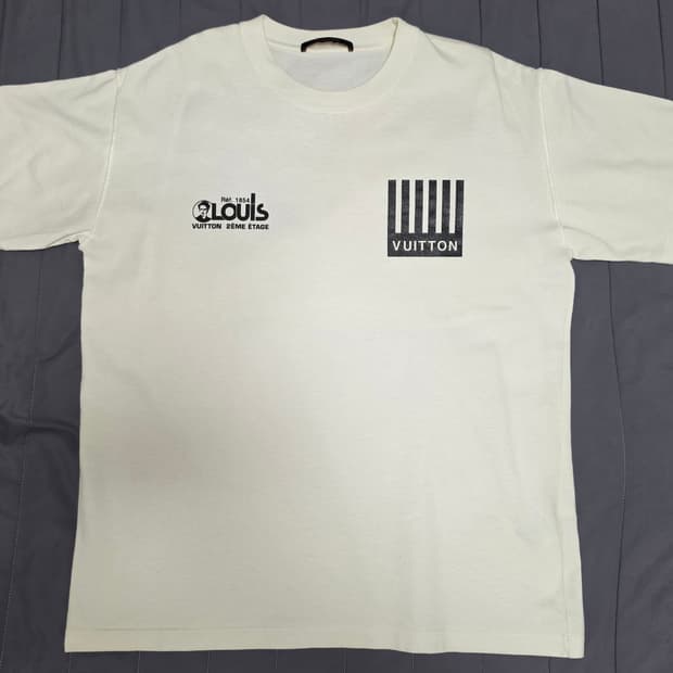 루이비통 화이트 로고 반팔 티셔츠 XL 100-105사이즈