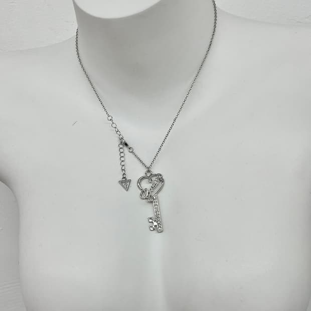 게스 하트 키 큐빅 네크리스