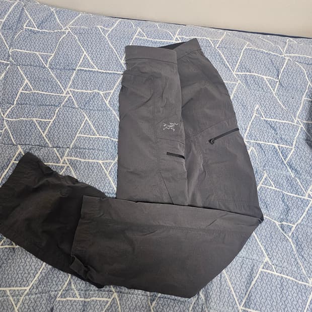 아크테릭스  그레이 팬츠 30사이즈 +or 모자