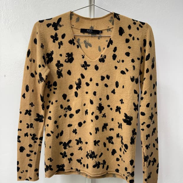 호피 플라워 브이넥 긴팔니트