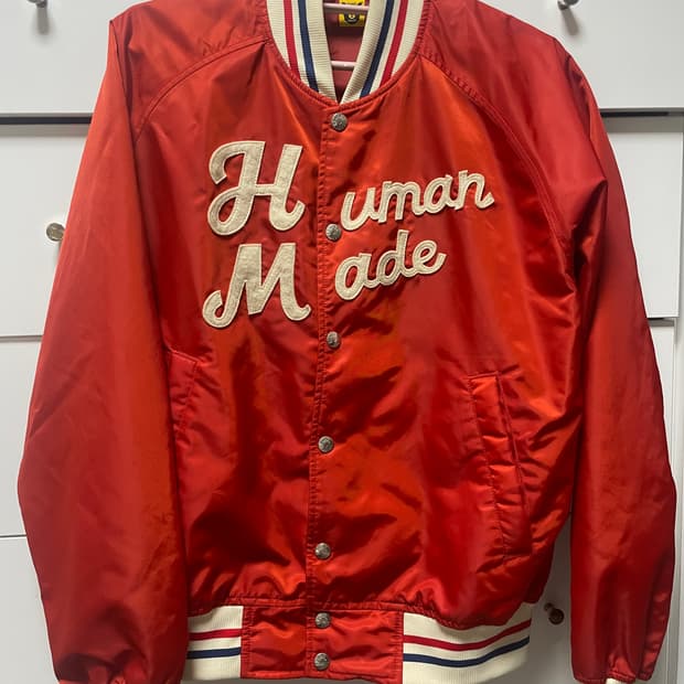 휴먼메이드 나일론 스타디움 자켓 레드